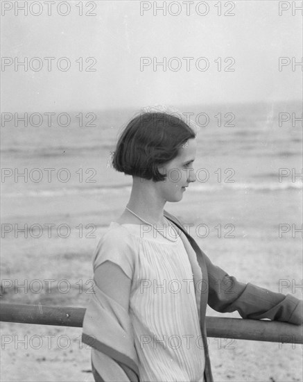 Rothbart, Anna, Miss, at the beach, between 1920 and 1935. Creator: Arnold Genthe.