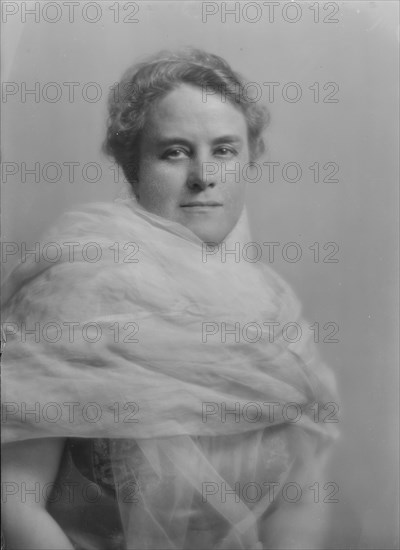 Ardrey, J. Howard, Mrs., portrait photograph, 1916 Apr. 20. Creator: Arnold Genthe.