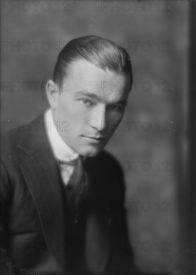 Armstrong, Robert, Mr., portrait photograph, 1915 June 25. Creator: Arnold Genthe.
