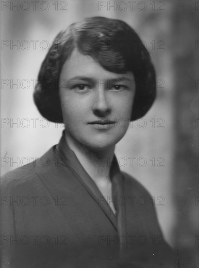 Barrett, Hinman, Mrs., portrait photograph, 1917 June 19. Creator: Arnold Genthe.