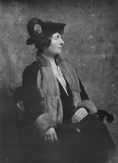 Bauman, E.F., Mrs., portrait photograph, not before 1916. Creator: Arnold Genthe.