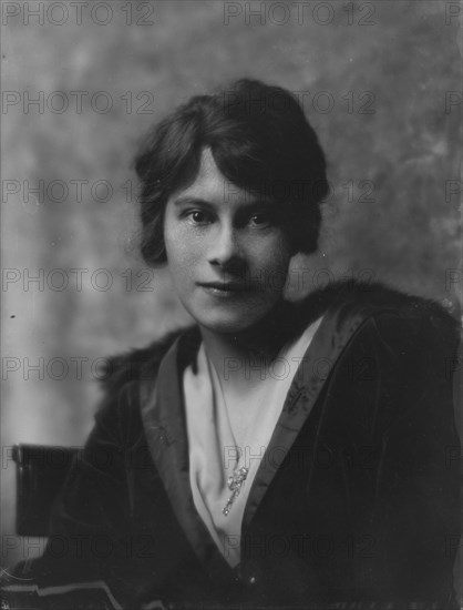 Black, H.N., Miss, portrait photograph, not before 1916. Creator: Arnold Genthe.