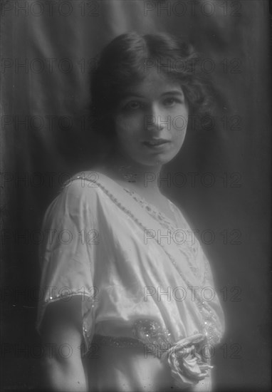 Blair, Sophia, Miss, portrait photograph, 1912 July 5. Creator: Arnold Genthe.