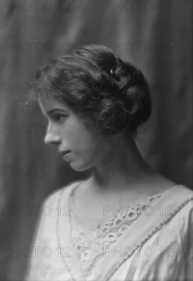 Blair, Sophia, Miss, portrait photograph, 1912 July 5. Creator: Arnold Genthe.