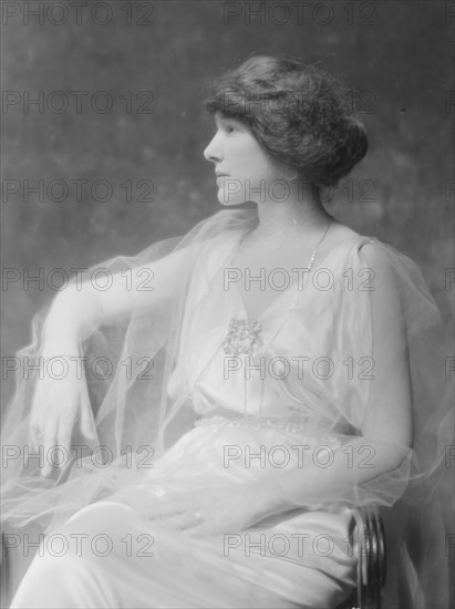 Breese, Sydney, Mrs., portrait photograph, 1916. Creator: Arnold Genthe.