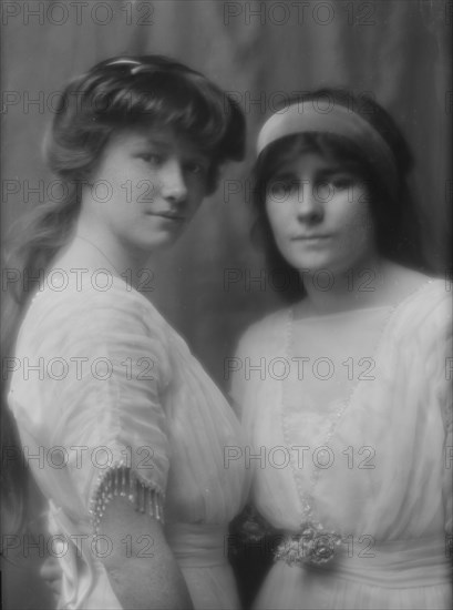 Brenon, Juliet and Aileen, Misses, portrait photograph, 1912 or 1913. Creator: Arnold Genthe.