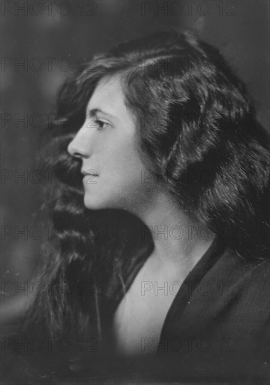 Brooks, Anita, Miss, portrait photograph, 1917 or 1918. Creator: Arnold Genthe.