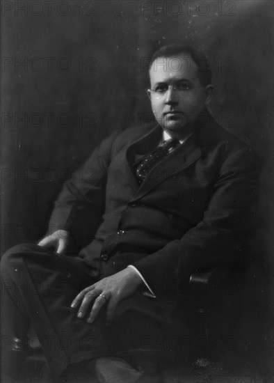 Bruce, Ned, Mr., portrait photograph, (1915?). Creator: Arnold Genthe.