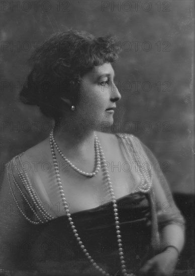 Byrne, James, Mrs., portrait photograph, 1917 June 2. Creator: Arnold Genthe.