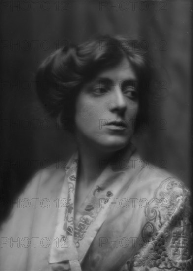 Chester, Constance, Miss., portrait photograph, 1912 or 1913. Creator: Arnold Genthe.