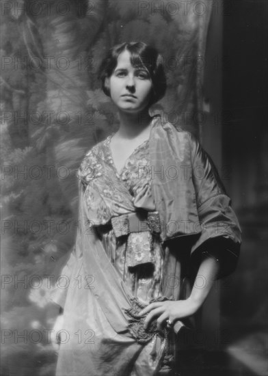 Claflin, Beatrice, portrait photograph, 1913. Creator: Arnold Genthe.