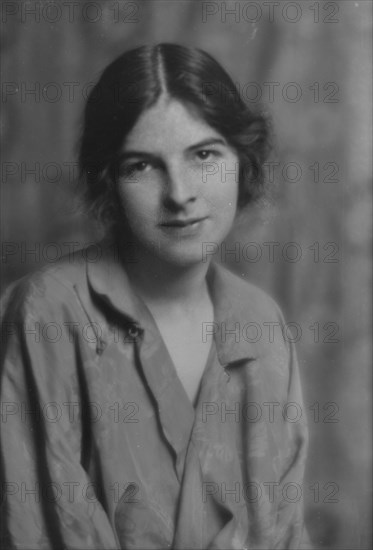 Coleman, C., Miss, portrait photograph, 1915 Feb. 26. Creator: Arnold Genthe.