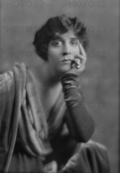 Cowl, Jane, Miss, portrait photograph, 1914 Dec. 30. Creator: Arnold Genthe.