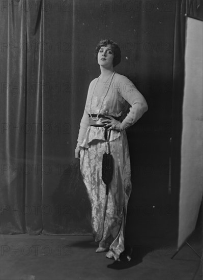 Cowl, Jane, Miss, portrait photograph, 1918 Oct. 14. Creator: Arnold Genthe.