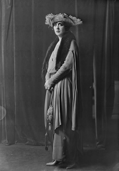 Cowl, Jane, Miss, portrait photograph, 1918 Oct. 14. Creator: Arnold Genthe.