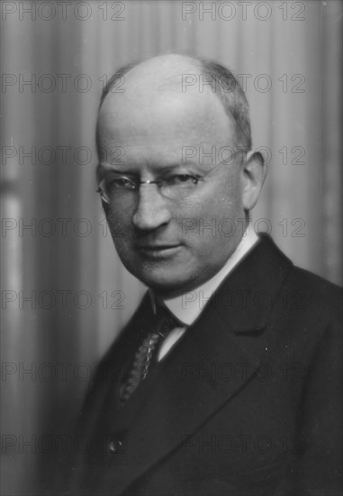 Cowles, Paul, Mr., portrait photograph, 1915. Creator: Arnold Genthe.