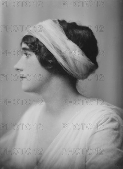 Cox, Marion, Miss (Mrs. J.W. Cox), portrait photograph, 1915 May 17. Creator: Arnold Genthe.