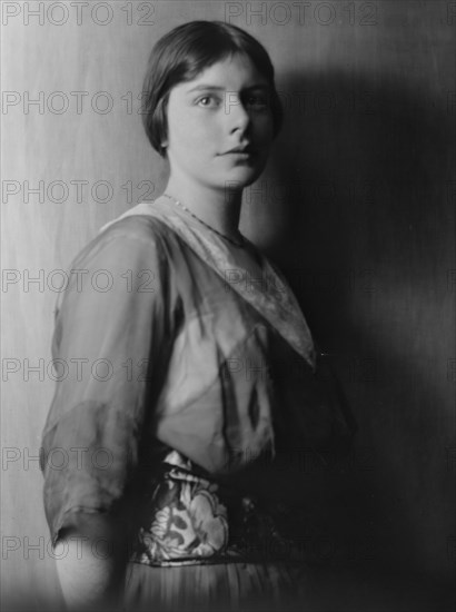 Damrosch, Polly, Miss, portrait photograph, 1914 Mar. 27. Creator: Arnold Genthe.