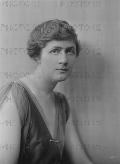 Davis, Clark, Mrs., portrait photograph, 1916. Creator: Arnold Genthe.