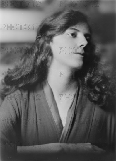 De Picon, Leah, Miss, portrait photograph, 1917 or 1918. Creator: Arnold Genthe.