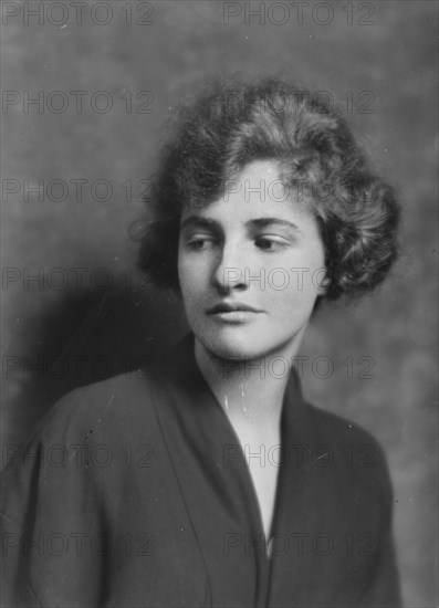 Field, Henry, Mrs., portrait photograph, 1917 July 3. Creator: Arnold Genthe.