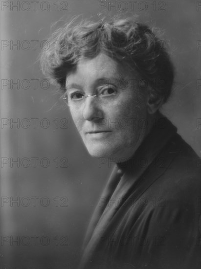 Fish, Mrs., portrait photograph, 1916. Creator: Arnold Genthe.