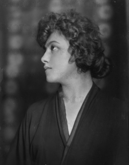 Fisher, Dorothy, Miss, portrait photograph, 1915. Creator: Arnold Genthe.