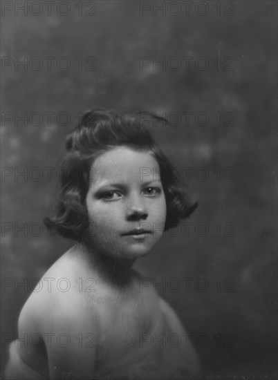 Fitzwater, Eugenie, Miss, portrait photograph, 1917 Mar. 8. Creator: Arnold Genthe.