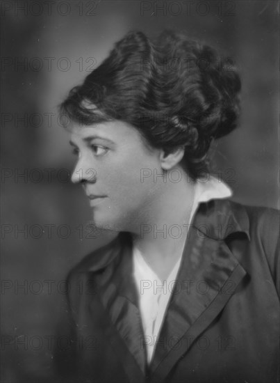 French, Pauline, Miss, portrait photograph, 1915. Creator: Arnold Genthe.