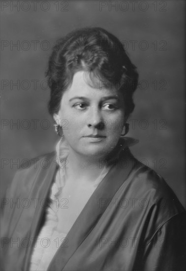 French, Pauline, Miss, portrait photograph, 1915. Creator: Arnold Genthe.