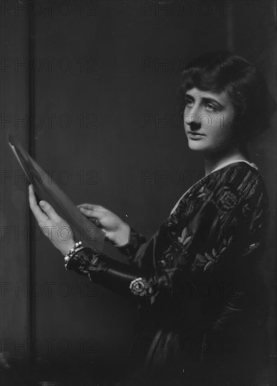 Frost, Lucille, Miss, portrait photograph, 1914 Mar. 26. Creator: Arnold Genthe.