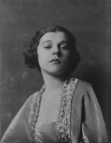 Gervais, Blanche, Miss, portrait photograph, not before 1916. Creator: Arnold Genthe.