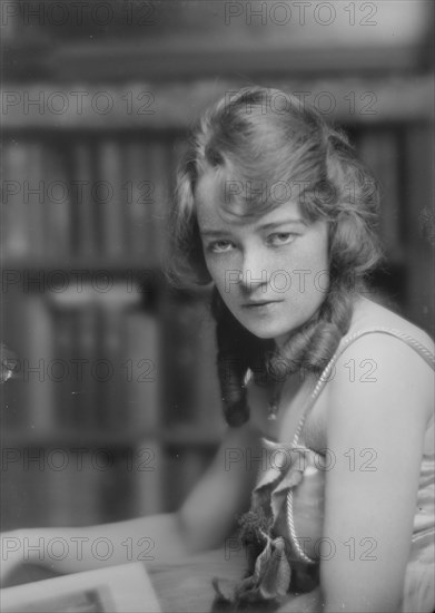 Glover, Marian, Miss, portrait photograph, 1917 Nov. 3. Creator: Arnold Genthe.