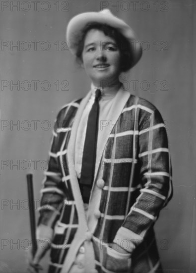 Goddard, Mrs., portrait photograph, between 1912 and 1915. Creator: Arnold Genthe.