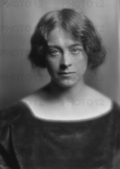 Greenwood, S., Miss, portrait photograph, 1914 Mar. 9. Creator: Arnold Genthe.