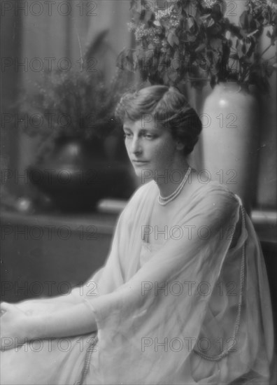 Haggin, Ben Ali, Jr., Mrs., portrait photograph, 1916 May 15. Creator: Arnold Genthe.