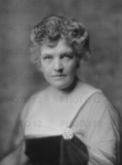 Hannah, John, Mrs., portrait photograph, 1914 Apr. 22. Creator: Arnold Genthe.