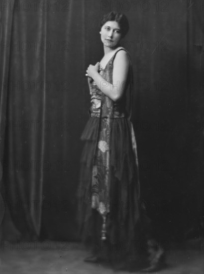 Hawksworth, Miss, portrait photograph, 1915. Creator: Arnold Genthe.