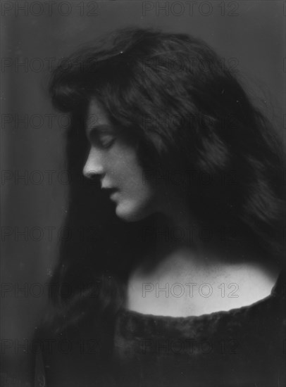 Hayes, Irene, portrait photograph, 1914 May 18. Creator: Arnold Genthe.