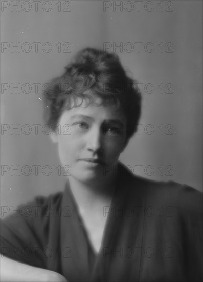 Hertz, Marguerite, Miss, portrait photograph, 1914 July 22. Creator: Arnold Genthe.