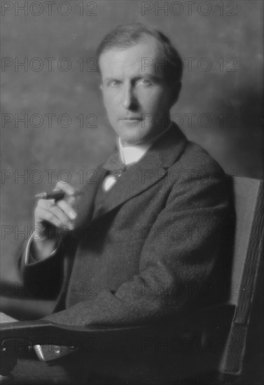 Huggins, Harvey O., Mr., or Harvey O'Higgins, portrait photograph, 1914. Creator: Arnold Genthe.
