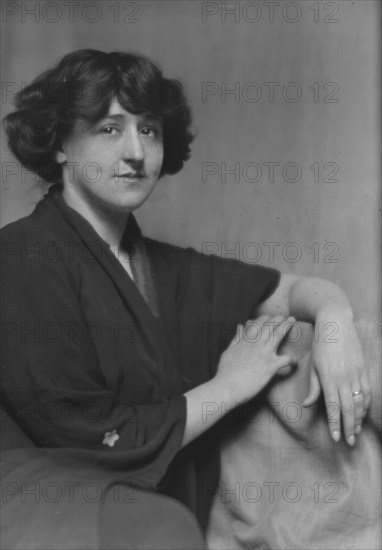 Jeffreys, Miss (Mrs. Schultz), portrait photograph, 1914 Mar. 27. Creator: Arnold Genthe.