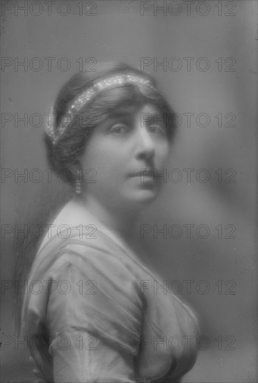 Kaufman, Herbert, Mrs., portrait photograph, ca. 1912. Creator: Arnold Genthe.