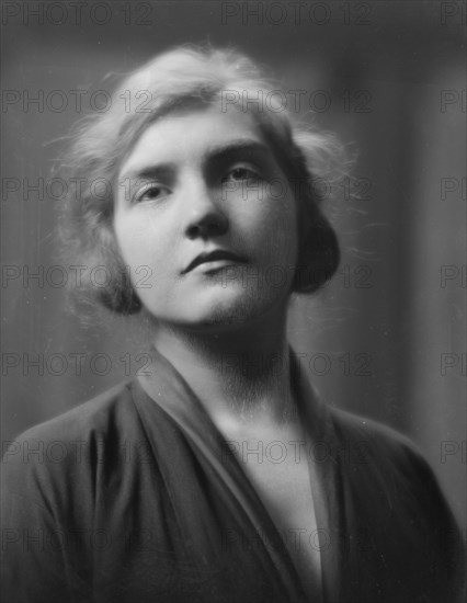 Kelly, Madeline, Miss, portrait photograph, 1917. Creator: Arnold Genthe.