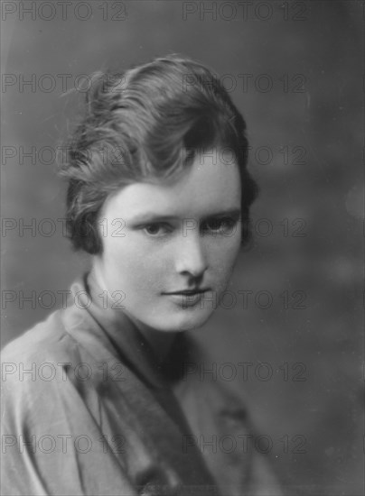 Kelly, Martha, Miss, portrait photograph, 1916. Creator: Arnold Genthe.