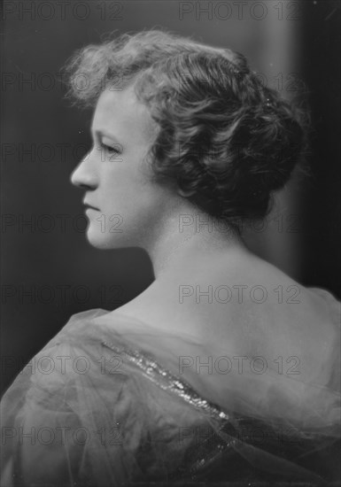 Keyes, Adelaide, Miss, portrait photograph, 1916 Feb. 10. Creator: Arnold Genthe.