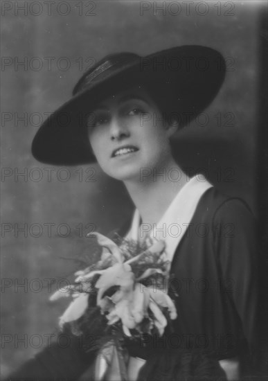 King, G., Miss, portrait photograph, 1915 Apr. 24. Creator: Arnold Genthe.