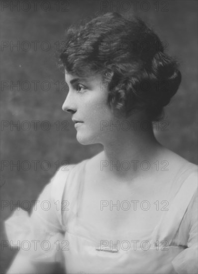 King, Miss, portrait photograph, 1917 May 18. Creator: Arnold Genthe.
