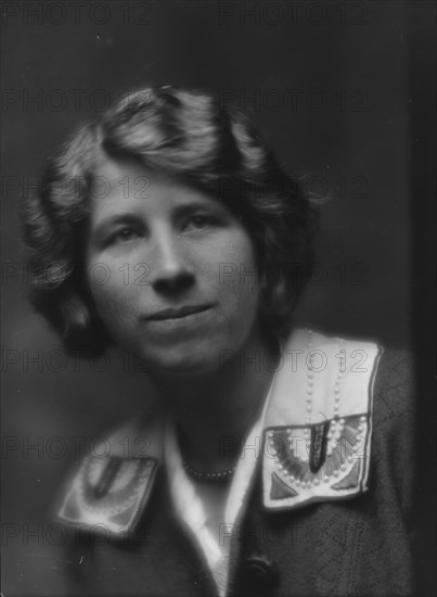 La Follette, Fola, Miss, portrait photograph, between 1911 and 1942. Creator: Arnold Genthe.