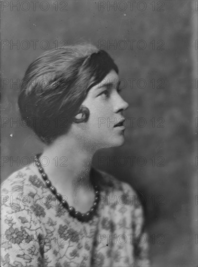 Le Gallienne, Eva, portrait photograph, not before 1916 Jan. Creator: Arnold Genthe.